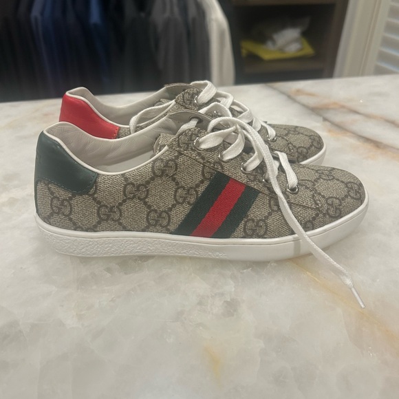 Women’s GG Supreme Sneakers
